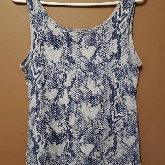 2 Old Navy Women's Size Large Tops - Light Brown and Blue - Pre-Owned - Picture 6 of 7